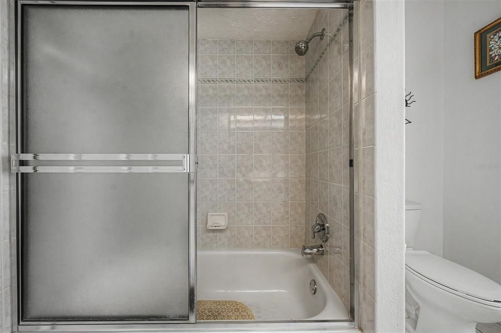 For Sale: $350,000 (3 beds, 2 baths, 1948 Square Feet)
