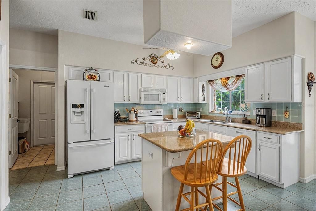 For Sale: $350,000 (3 beds, 2 baths, 1948 Square Feet)