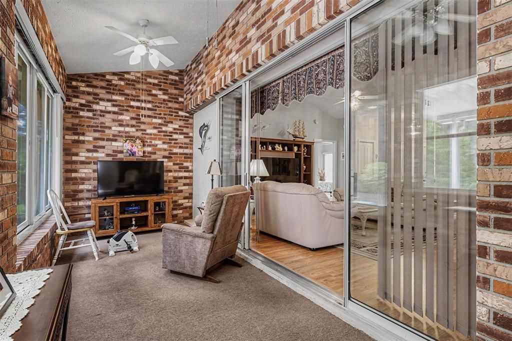 For Sale: $350,000 (3 beds, 2 baths, 1948 Square Feet)