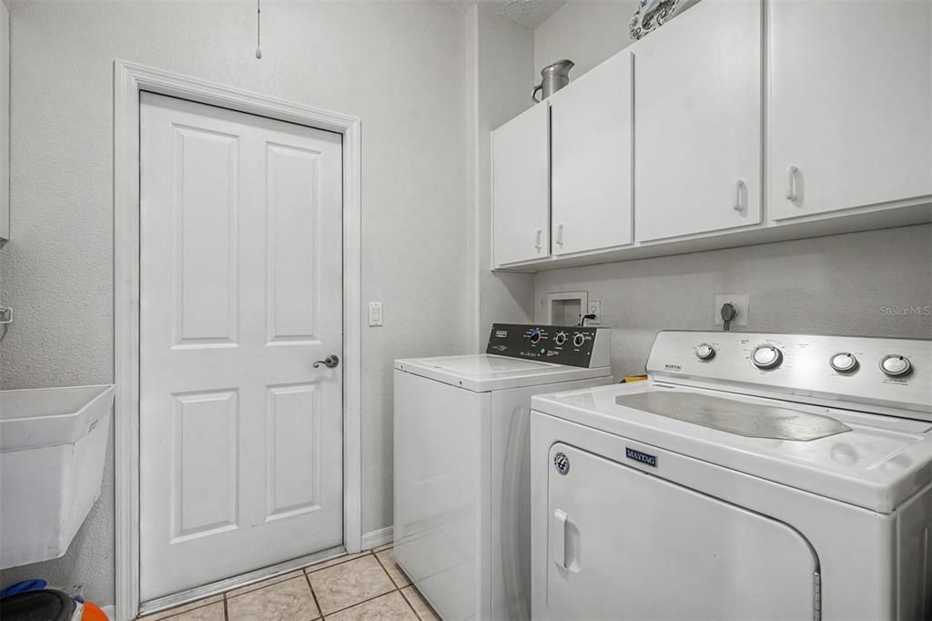 For Sale: $350,000 (3 beds, 2 baths, 1948 Square Feet)