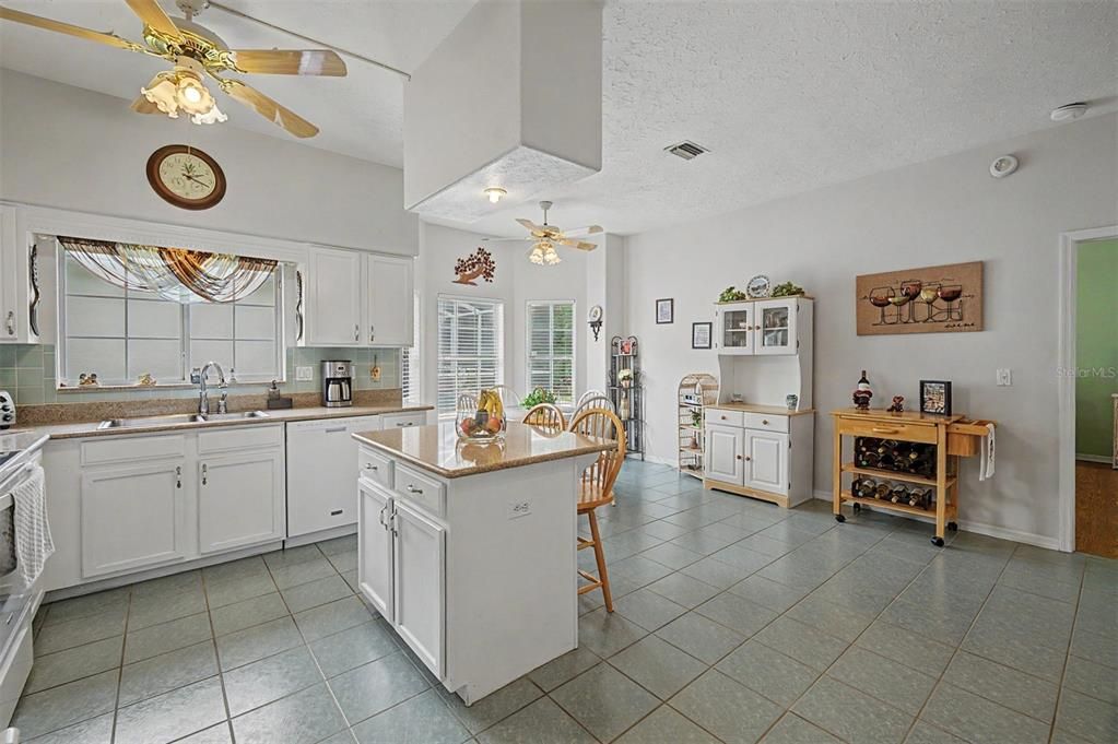 For Sale: $350,000 (3 beds, 2 baths, 1948 Square Feet)