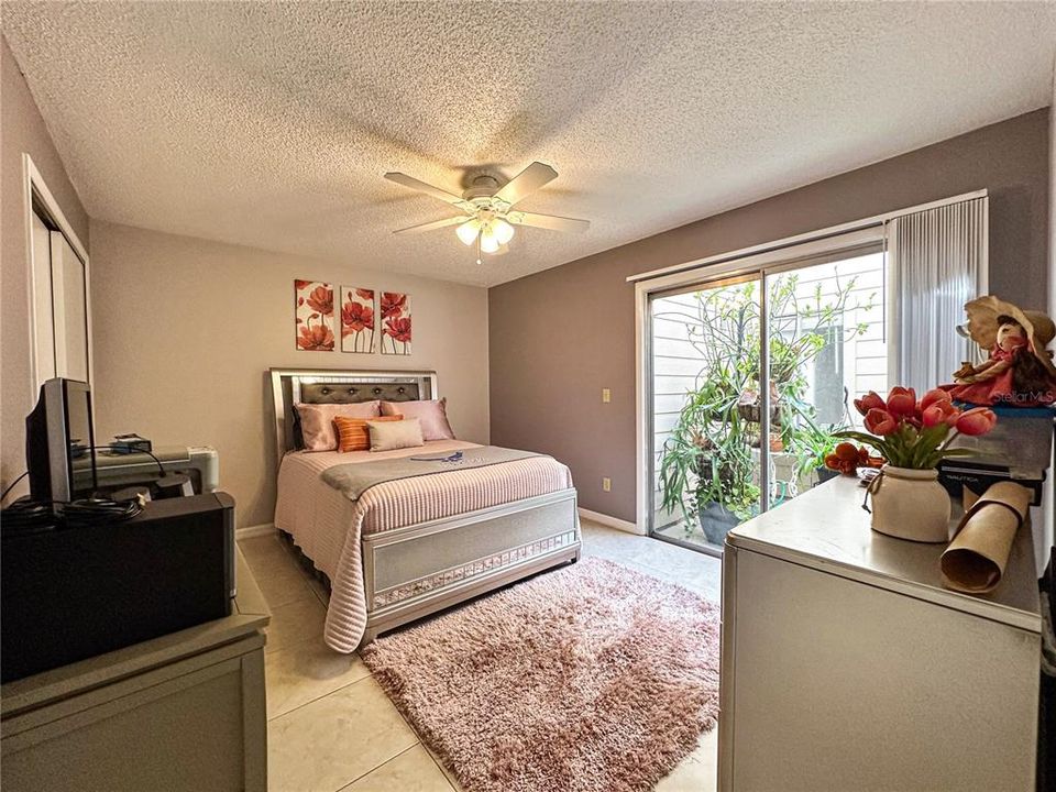 Activo con contrato: $340,000 (3 camas, 2 baños, 1399 Pies cuadrados)