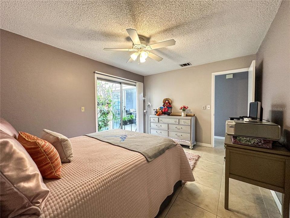 Activo con contrato: $340,000 (3 camas, 2 baños, 1399 Pies cuadrados)