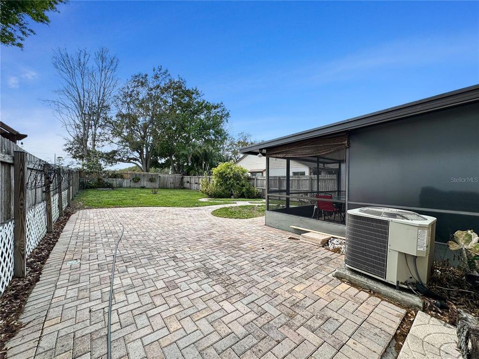 Activo con contrato: $340,000 (3 camas, 2 baños, 1399 Pies cuadrados)
