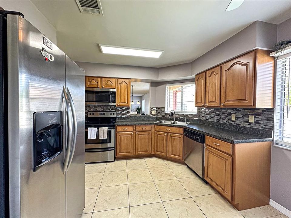 Activo con contrato: $340,000 (3 camas, 2 baños, 1399 Pies cuadrados)