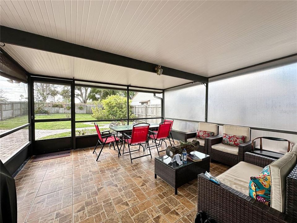 Activo con contrato: $340,000 (3 camas, 2 baños, 1399 Pies cuadrados)