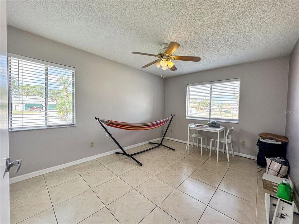 Activo con contrato: $340,000 (3 camas, 2 baños, 1399 Pies cuadrados)