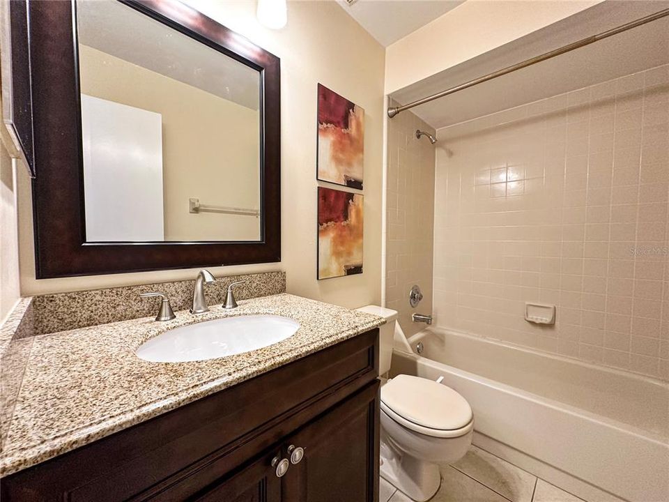 Activo con contrato: $340,000 (3 camas, 2 baños, 1399 Pies cuadrados)