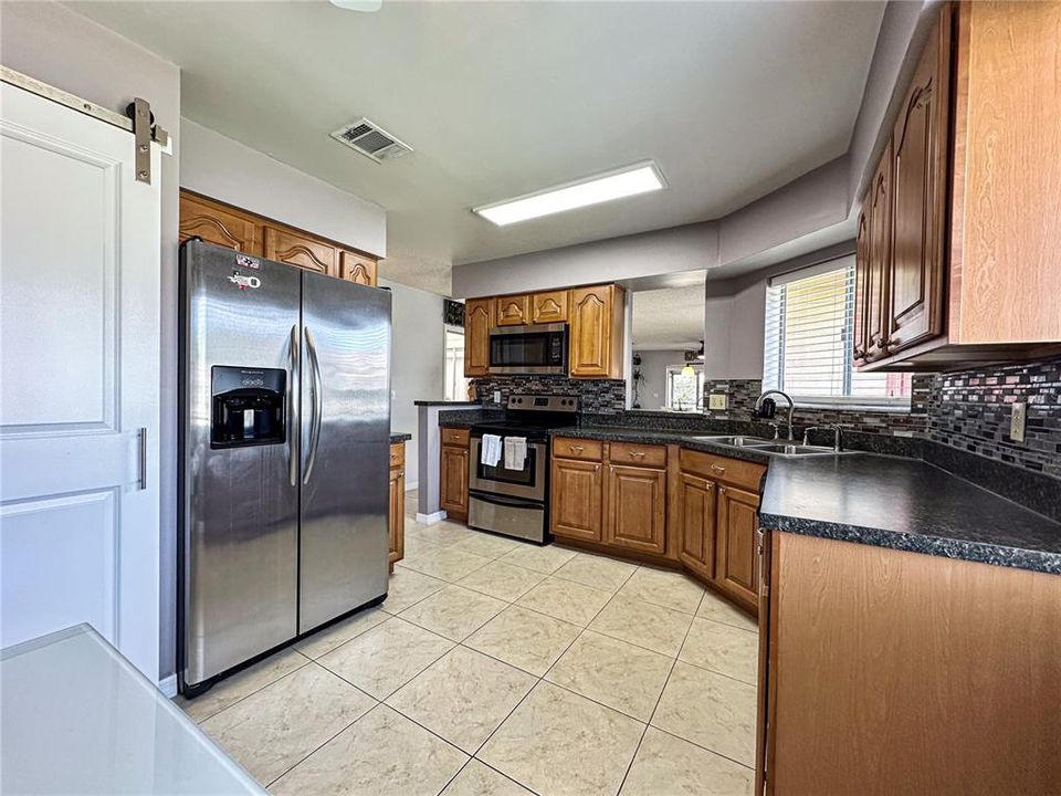 Activo con contrato: $340,000 (3 camas, 2 baños, 1399 Pies cuadrados)