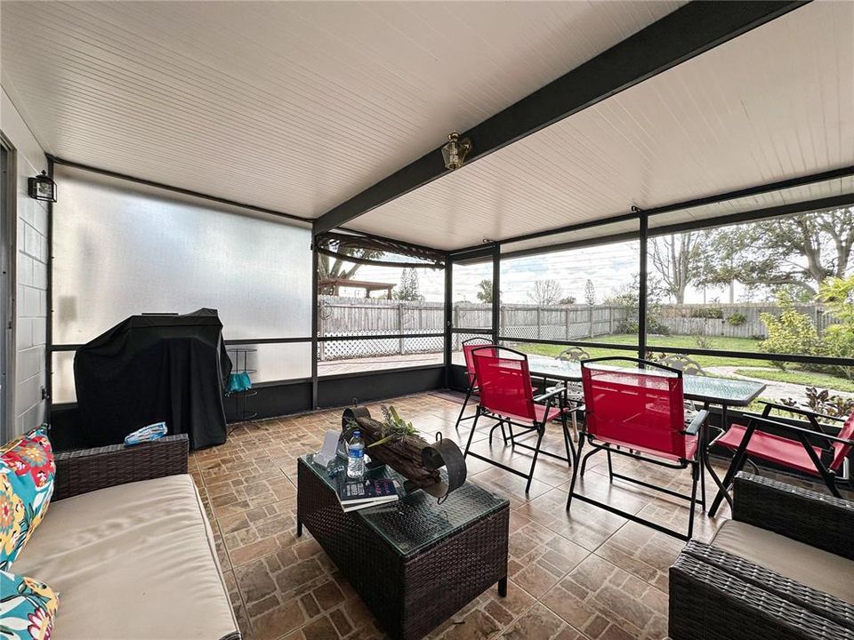 Activo con contrato: $340,000 (3 camas, 2 baños, 1399 Pies cuadrados)