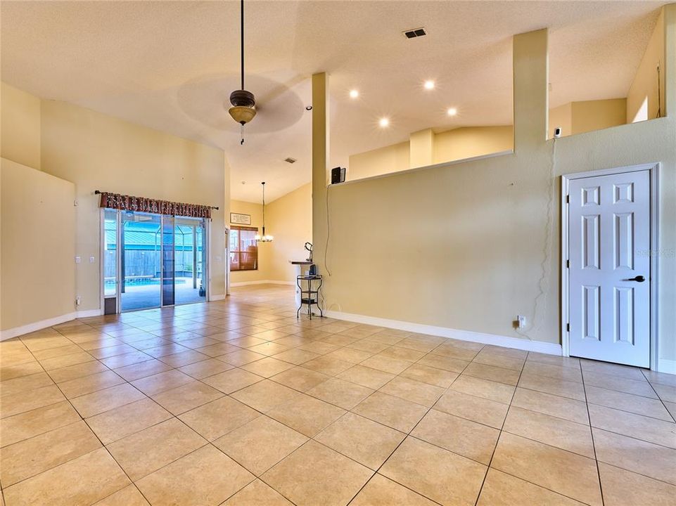 For Sale: $600,000 (4 beds, 3 baths, 2684 Square Feet)