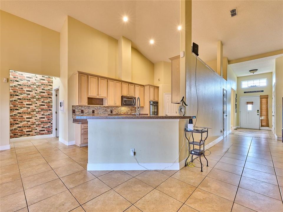 For Sale: $600,000 (4 beds, 3 baths, 2684 Square Feet)