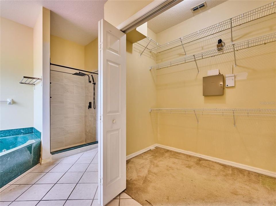 For Sale: $600,000 (4 beds, 3 baths, 2684 Square Feet)
