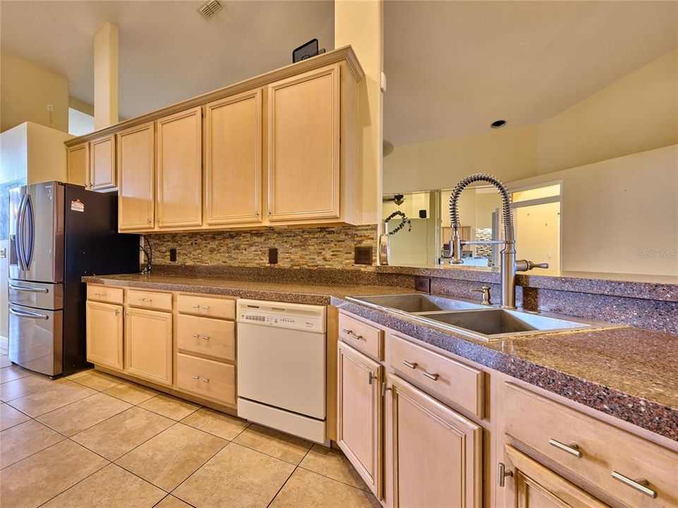 For Sale: $600,000 (4 beds, 3 baths, 2684 Square Feet)