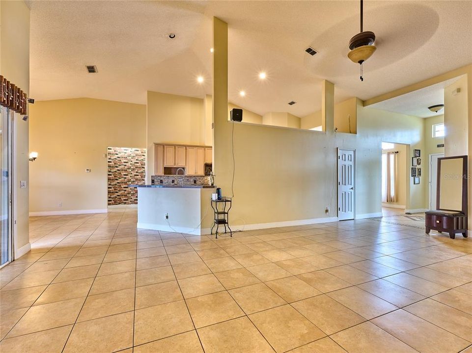 For Sale: $600,000 (4 beds, 3 baths, 2684 Square Feet)
