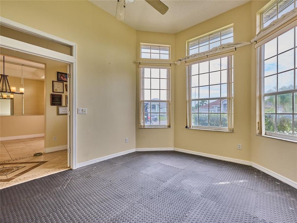 For Sale: $600,000 (4 beds, 3 baths, 2684 Square Feet)