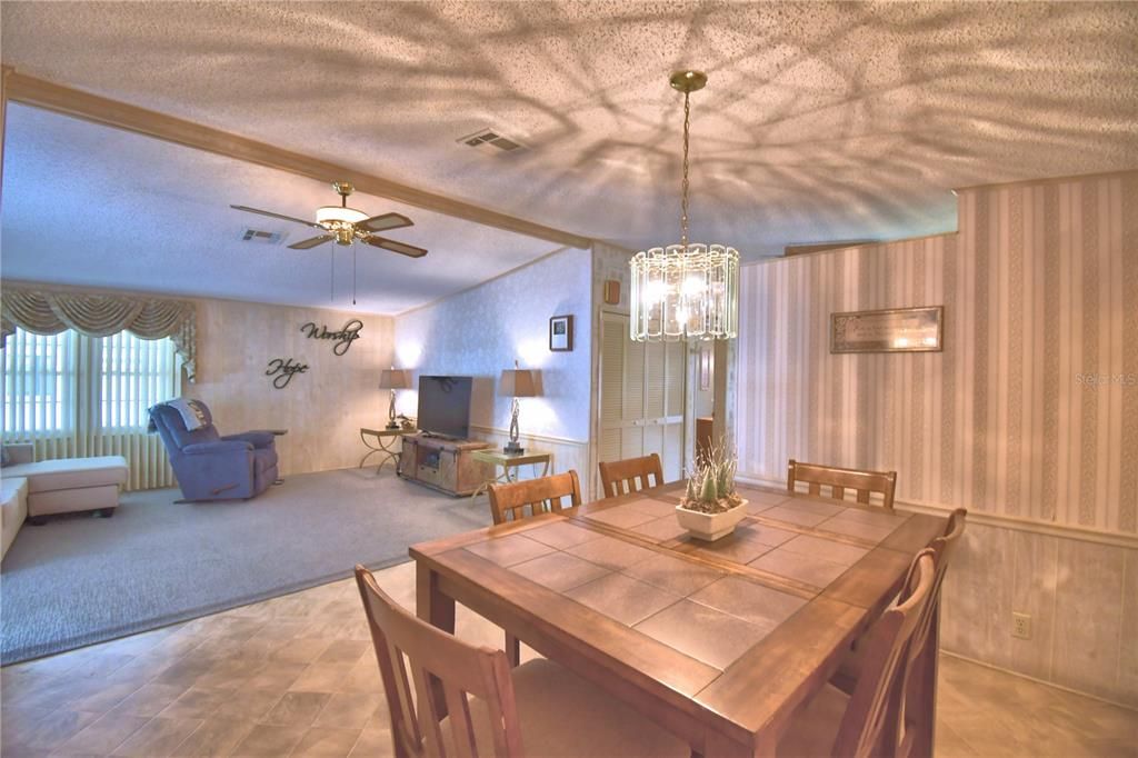 En Venta: $179,000 (2 camas, 2 baños, 1372 Pies cuadrados)