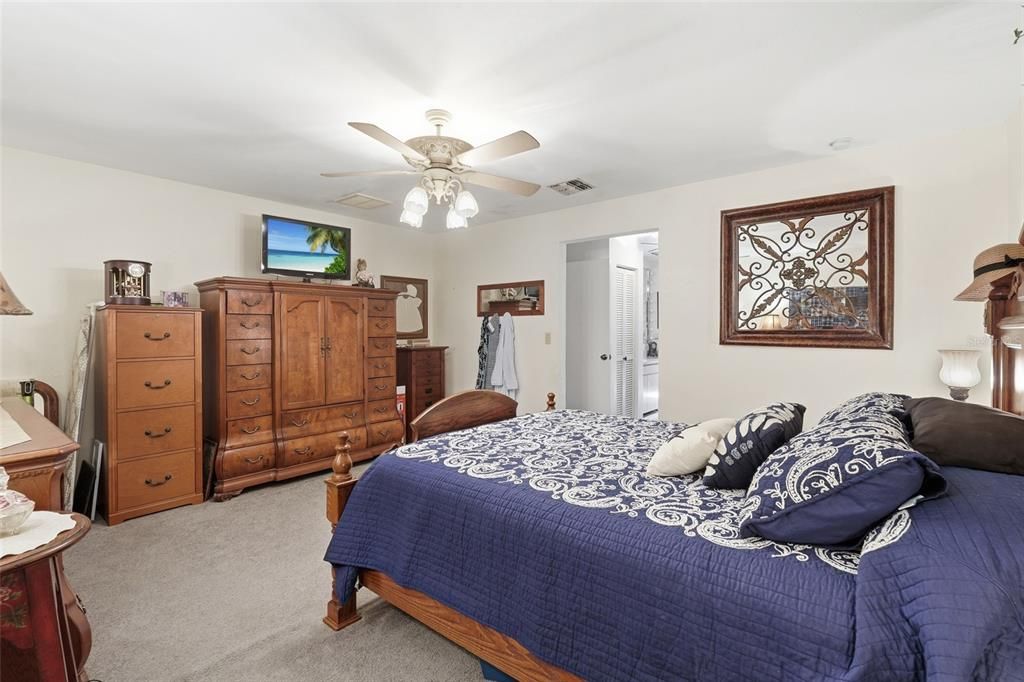 For Sale: $220,000 (3 beds, 2 baths, 1607 Square Feet)