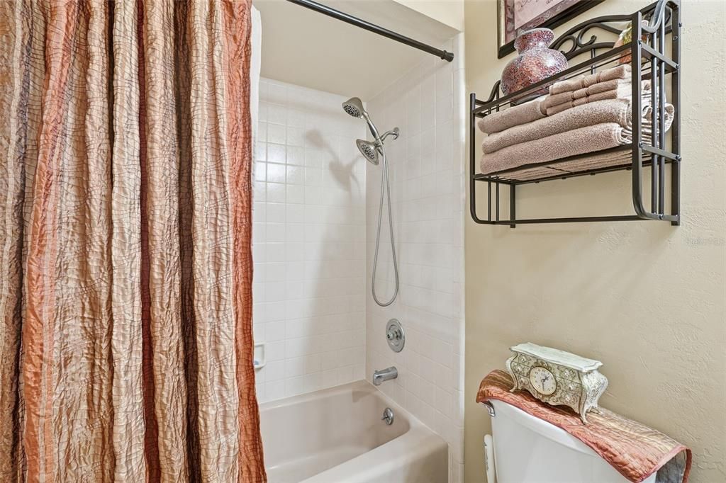 For Sale: $220,000 (3 beds, 2 baths, 1607 Square Feet)