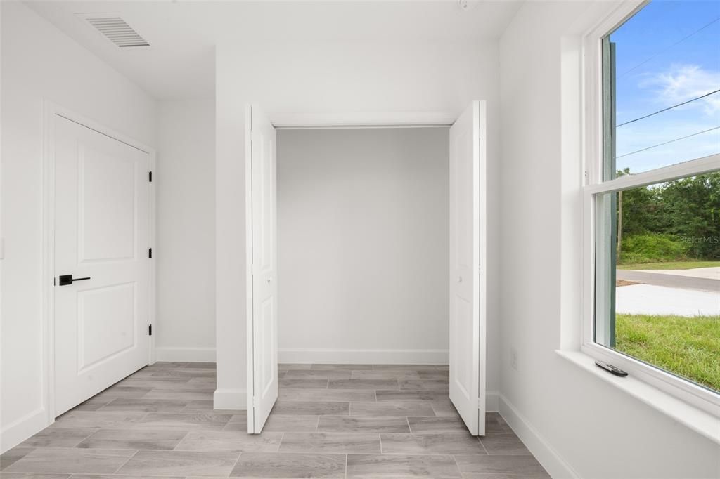 For Sale: $274,900 (2 beds, 2 baths, 1269 Square Feet)