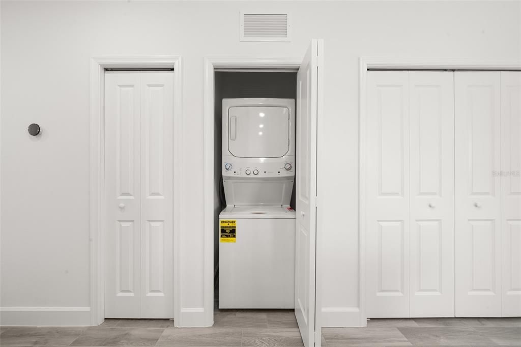 For Sale: $274,900 (2 beds, 2 baths, 1269 Square Feet)