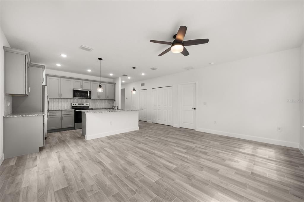 For Sale: $274,900 (2 beds, 2 baths, 1269 Square Feet)