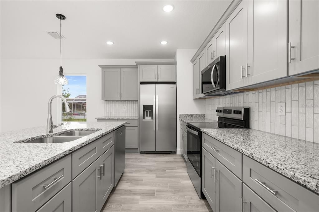 For Sale: $274,900 (2 beds, 2 baths, 1269 Square Feet)