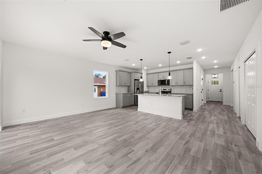 For Sale: $274,900 (2 beds, 2 baths, 1269 Square Feet)