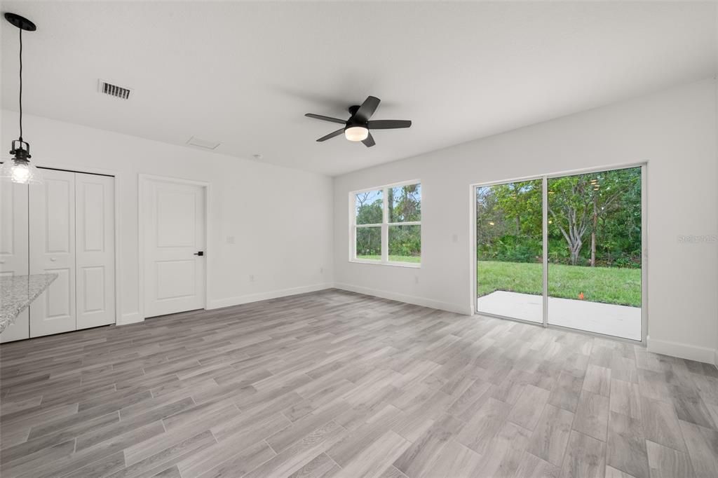 For Sale: $274,900 (2 beds, 2 baths, 1269 Square Feet)