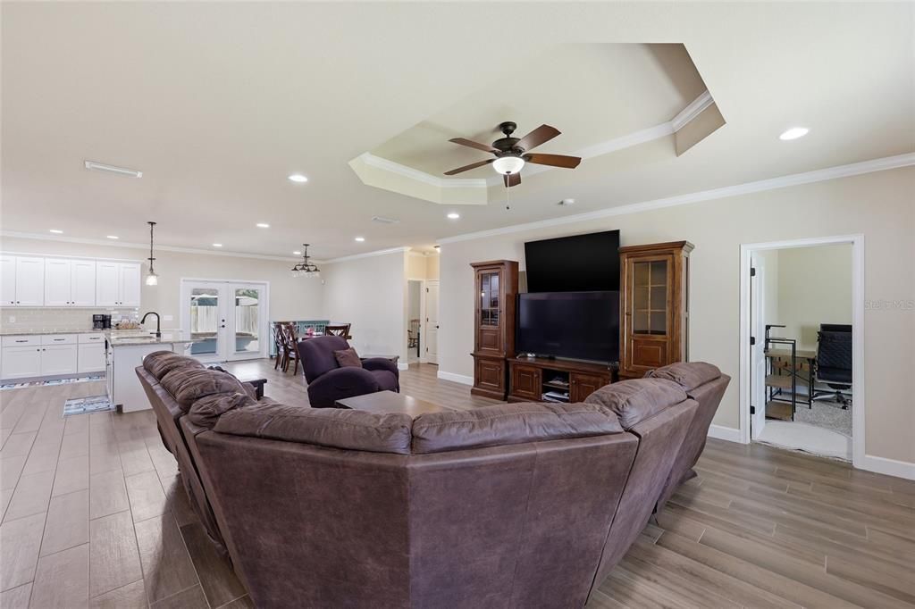 For Sale: $409,900 (4 beds, 2 baths, 1961 Square Feet)