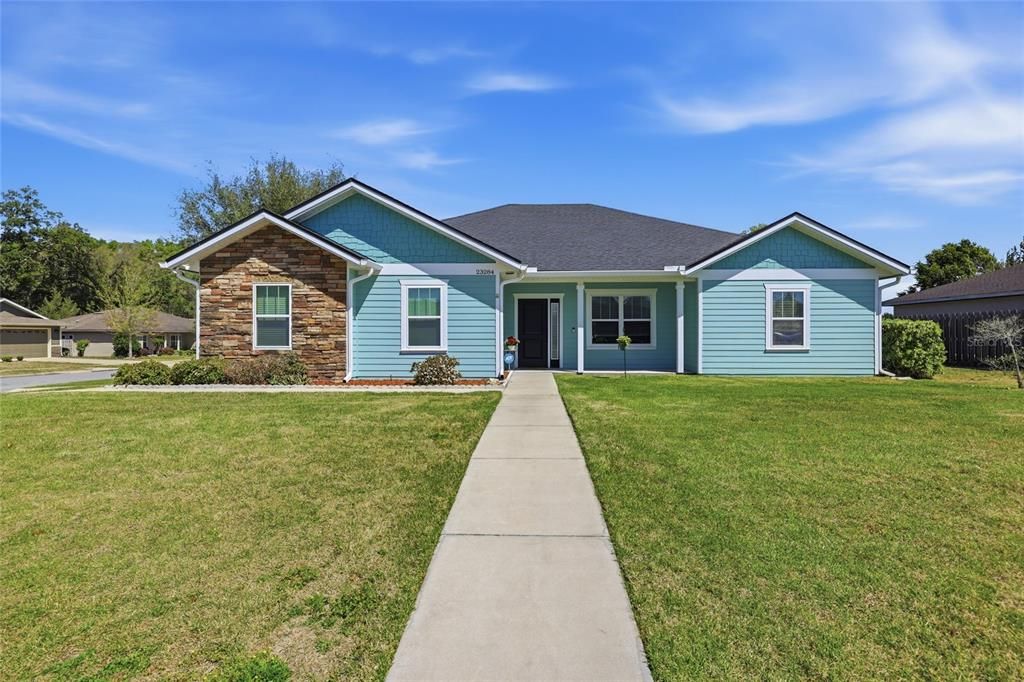 For Sale: $409,900 (4 beds, 2 baths, 1961 Square Feet)