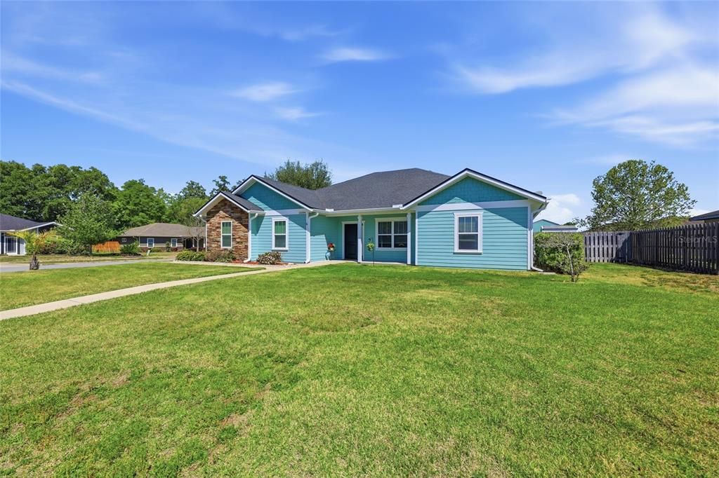 For Sale: $409,900 (4 beds, 2 baths, 1961 Square Feet)