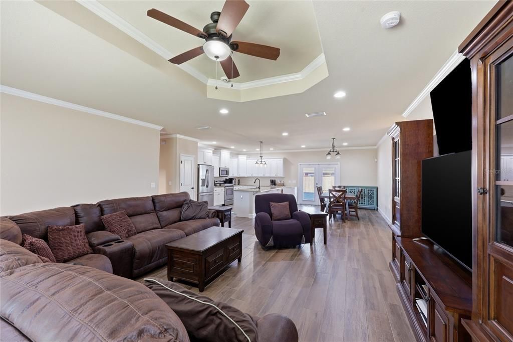 For Sale: $409,900 (4 beds, 2 baths, 1961 Square Feet)