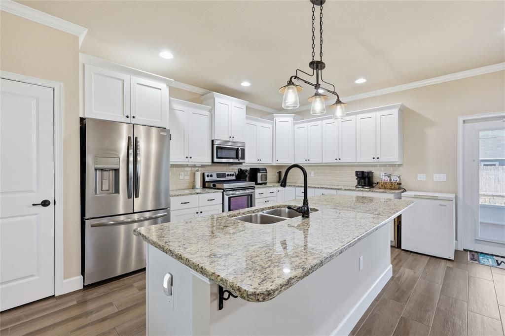 For Sale: $409,900 (4 beds, 2 baths, 1961 Square Feet)