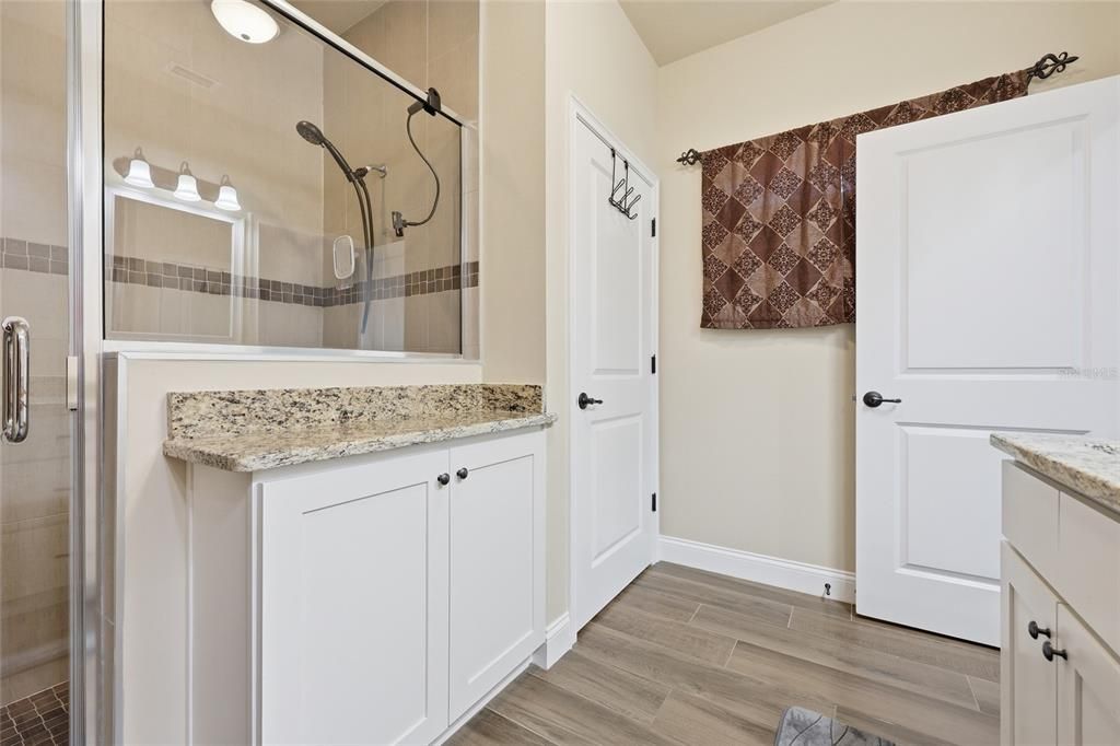For Sale: $409,900 (4 beds, 2 baths, 1961 Square Feet)