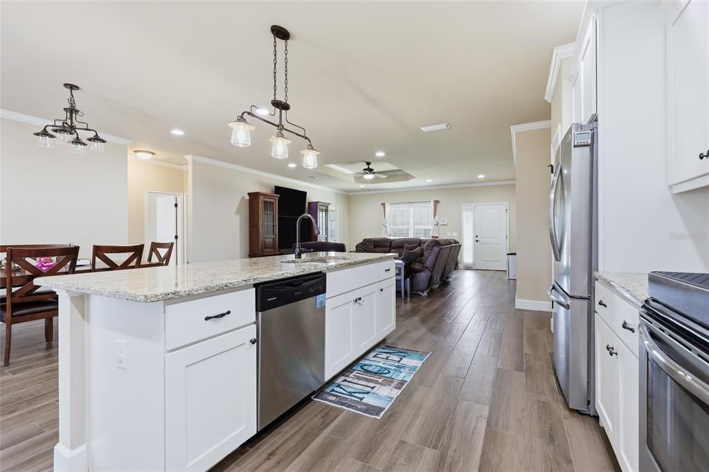 For Sale: $409,900 (4 beds, 2 baths, 1961 Square Feet)