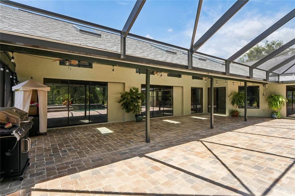 Activo con contrato: $899,000 (4 camas, 3 baños, 3022 Pies cuadrados)