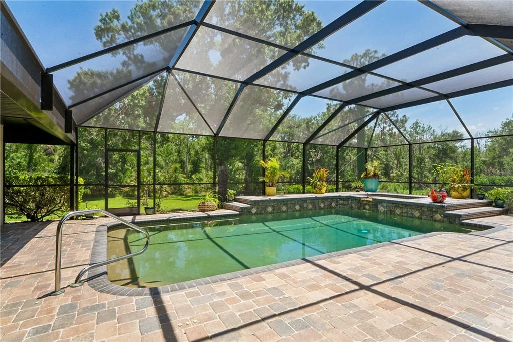 Activo con contrato: $899,000 (4 camas, 3 baños, 3022 Pies cuadrados)