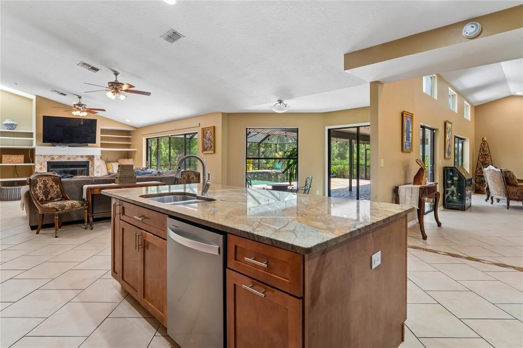 Activo con contrato: $899,000 (4 camas, 3 baños, 3022 Pies cuadrados)