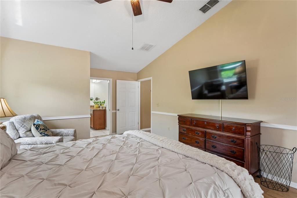 Activo con contrato: $899,000 (4 camas, 3 baños, 3022 Pies cuadrados)
