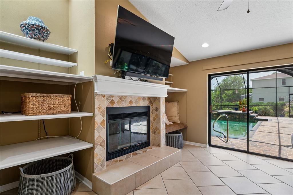 Activo con contrato: $899,000 (4 camas, 3 baños, 3022 Pies cuadrados)