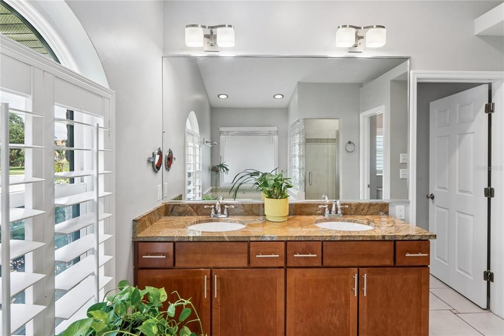 Activo con contrato: $899,000 (4 camas, 3 baños, 3022 Pies cuadrados)