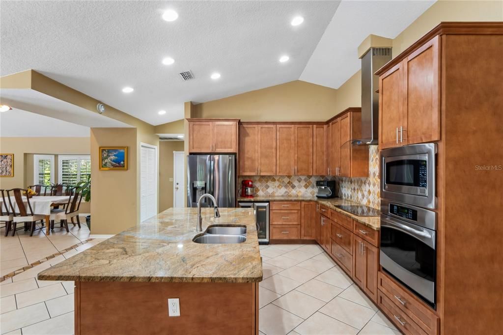 Activo con contrato: $899,000 (4 camas, 3 baños, 3022 Pies cuadrados)