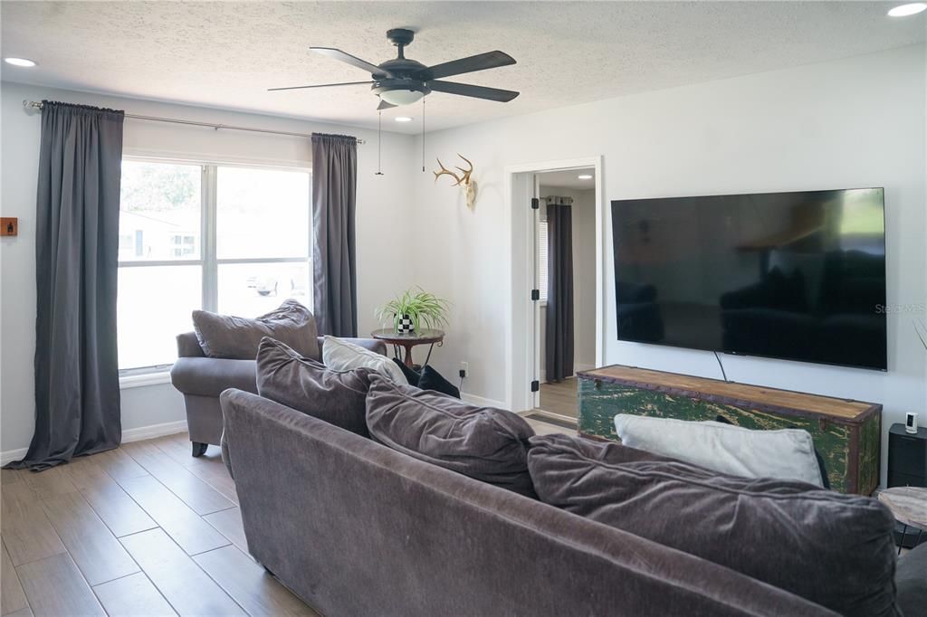 For Sale: $530,000 (3 beds, 2 baths, 1180 Square Feet)