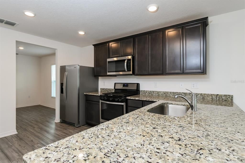 For Rent: $1,829 (3 beds, 2 baths, 1604 Square Feet)