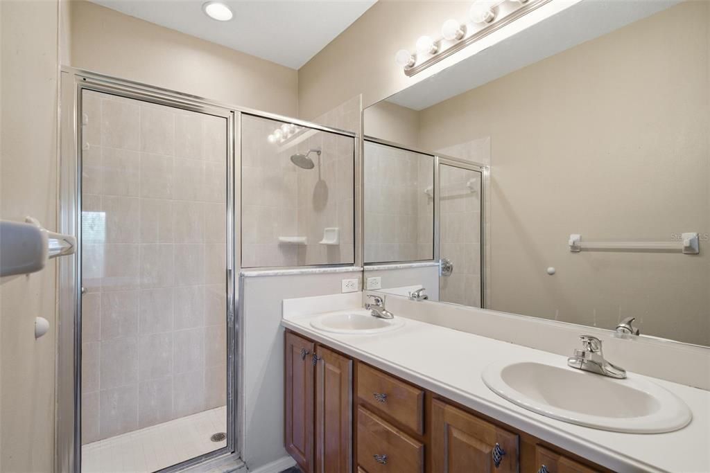 Activo con contrato: $199,900 (2 camas, 2 baños, 1359 Pies cuadrados)