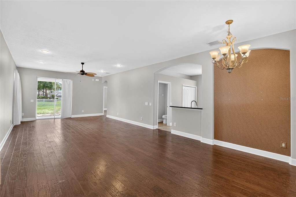 For Sale: $370,000 (4 beds, 2 baths, 1860 Square Feet)