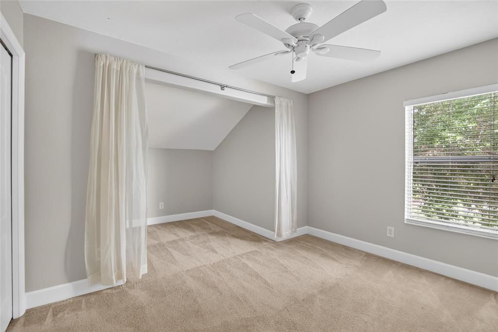 For Sale: $370,000 (4 beds, 2 baths, 1860 Square Feet)