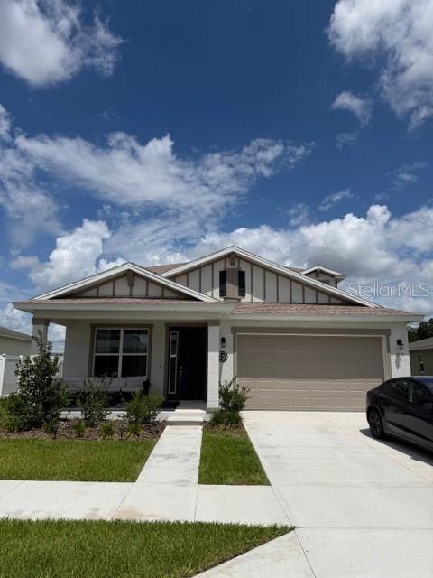 For Rent: $2,700 (4 beds, 2 baths, 2409 Square Feet)