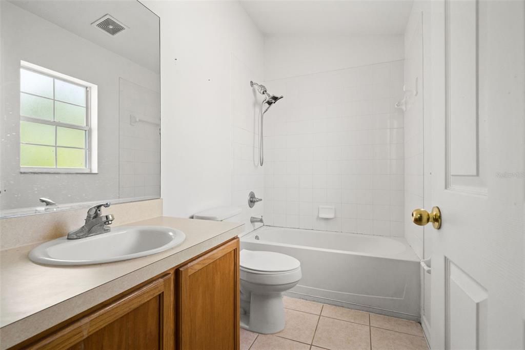 En Venta: $219,900 (3 camas, 3 baños, 1708 Pies cuadrados)